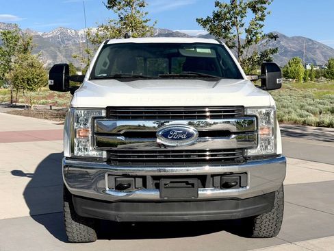Used 2017 Ford F250 XLT AWD/4WD image 2