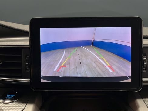 Used 2023 Ford Explorer XLT w/ Equipment Group 202A AWD/4WD image 14