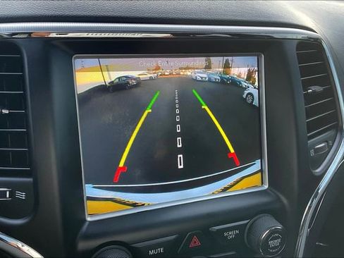 Used 2018 Jeep Grand Cherokee Summit image 20