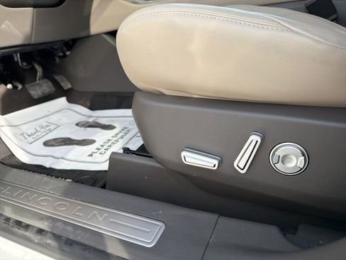 Used 2025 Lincoln Nautilus Reserve image 27