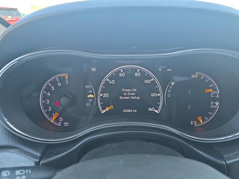 Used 2018 Jeep Grand Cherokee Laredo image 26