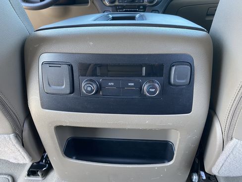 Used 2020 Chevrolet Suburban LT image 26
