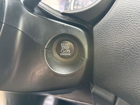 Used 2019 Jeep Renegade Sport FWD image 25