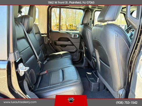 Used 2018 Jeep Wrangler Unlimited Sahara w/ Dual Top Group AWD/4WD image 36