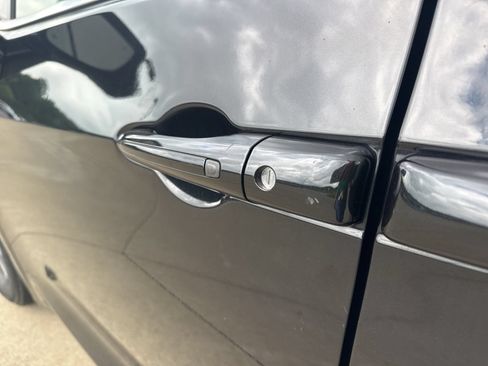 Used 2024 Chrysler Pacifica Limited FWD image 12