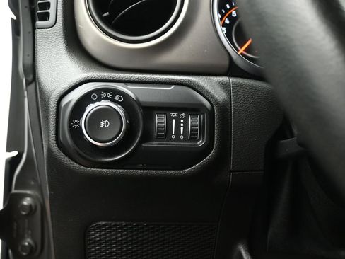 Used 2018 Jeep Wrangler Unlimited Sport image 10