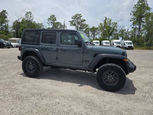 Used 2024 Jeep Wrangler Unlimited Sport AWD/4WD image 2