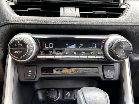 Used 2025 Toyota RAV4 XLE w/ Convenience Package FWD image 25