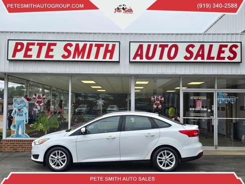 Used 2017 Ford Focus SE image 1