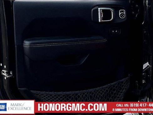 Used 2019 Jeep Wrangler Unlimited Sahara AWD/4WD image 19