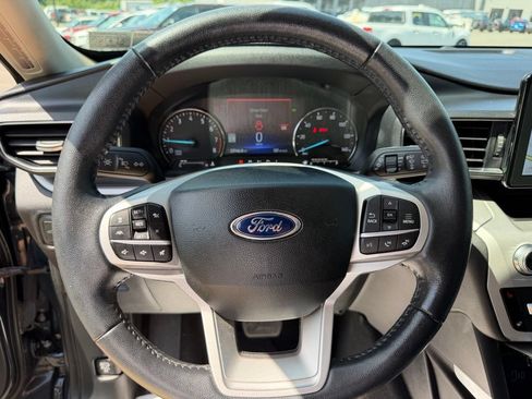 Used 2022 Ford Explorer XLT w/ Equipment Group 202A AWD/4WD image 14