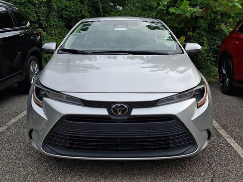 Used 2024 Toyota Corolla LE FWD image 2