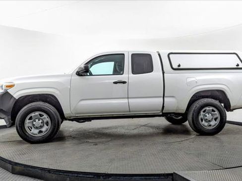 Used 2019 Toyota Tacoma SR image 3