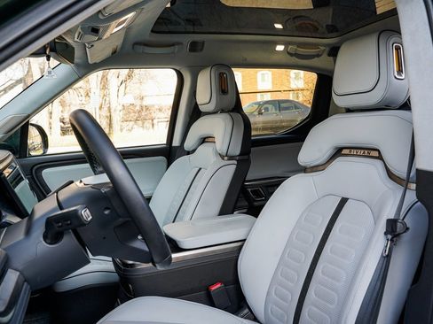 Used 2023 Rivian R1T Adventure image 15