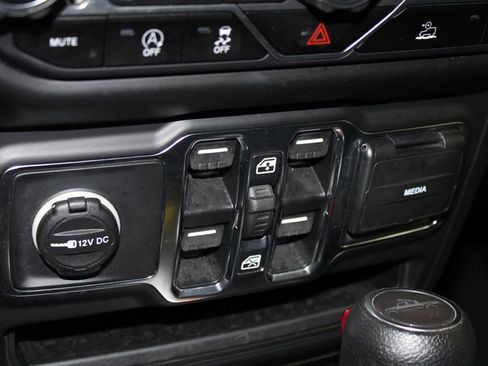 Used 2023 Jeep Gladiator Overland image 44