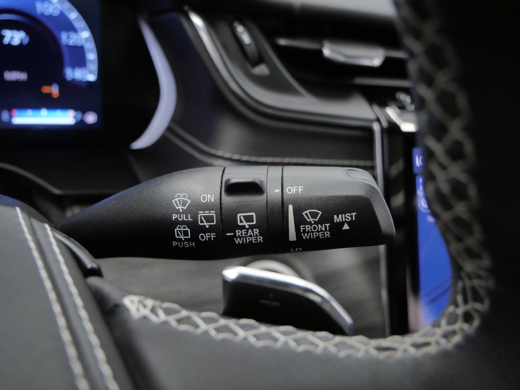 Used 2023 Jeep Grand Cherokee Overland AWD/4WD image 24