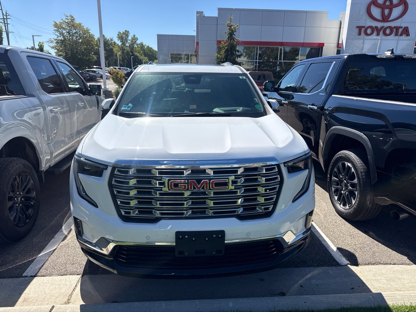 Used 2024 GMC Acadia Denali w/ Super Cruise Package AWD/4WD image 2