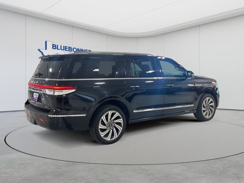 Used 2024 Lincoln Navigator L 4WD image 4