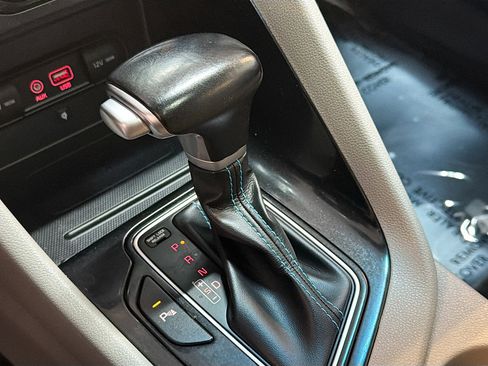 Used 2017 Kia Niro Touring w/ Advanced Technology Package image 24