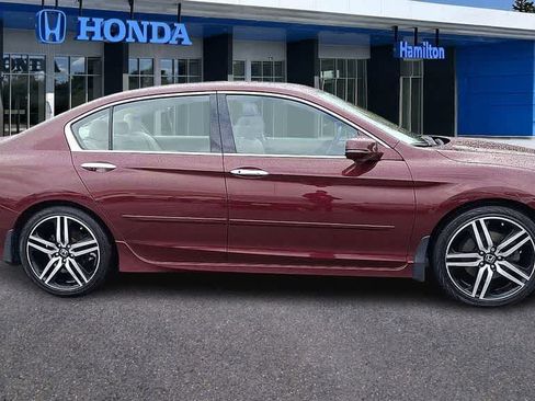 Used 2017 Honda Accord Touring image 9