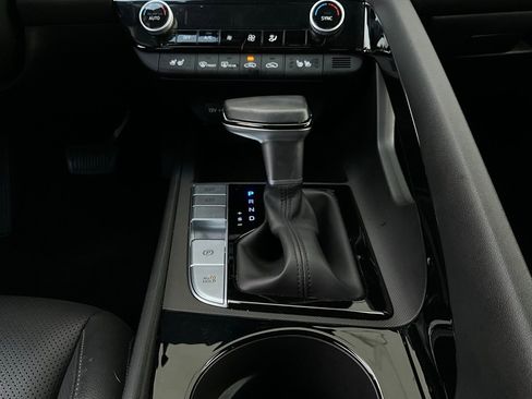 Used 2025 Hyundai Elantra Limited image 26