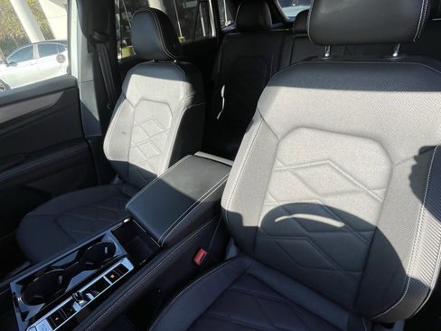 Used 2024 Volkswagen Atlas Cross Sport SE image 23