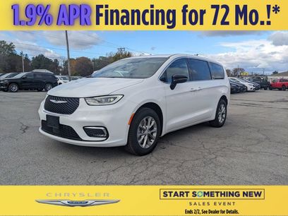 New 2026 Chrysler Pacifica Select