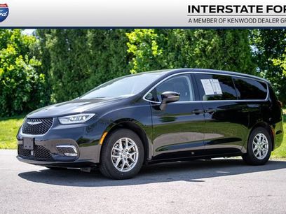 Used 2023 Chrysler Pacifica Touring-L
