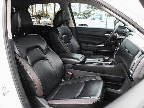 Used 2024 Nissan Pathfinder SL w/ SL Premium Package image 40