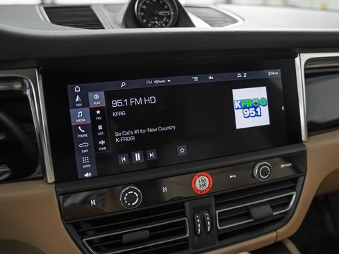 Certified 2026 Porsche Macan AWD/4WD image 23