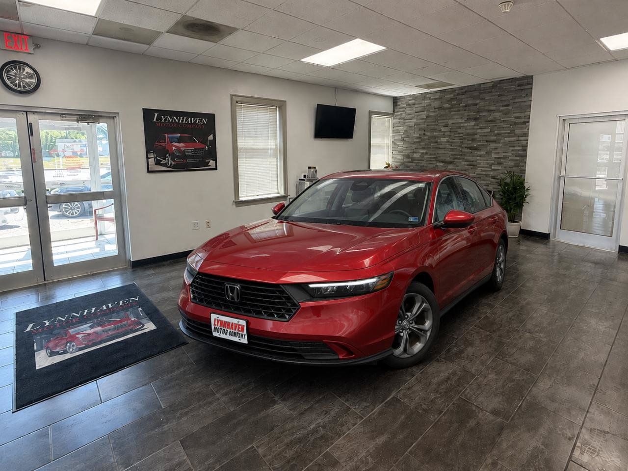 Used 2023 Honda Accord EX image 3