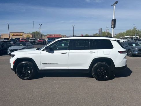 Used 2023 Jeep Grand Cherokee L Laredo AWD/4WD image 8