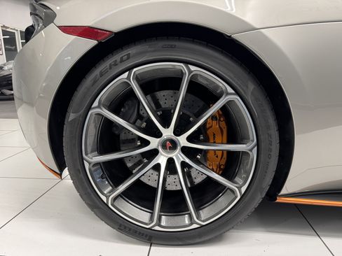 Used 2018 McLaren 570S Spider image 21