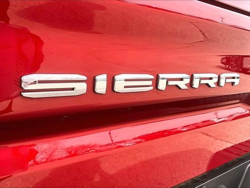 Used 2025 GMC Sierra 1500 AT4 w/ AT4 Premium Package AWD/4WD image 43