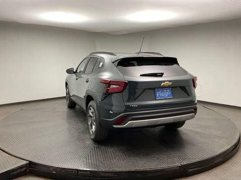New 2026 Chevrolet Trax LT w/ LT Convenience Package FWD image 5