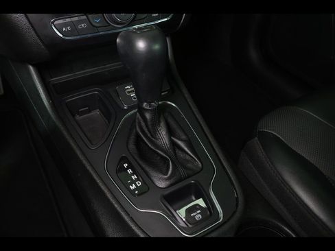 Used 2022 Jeep Cherokee Latitude Lux w/ Sun & Sound Group image 24