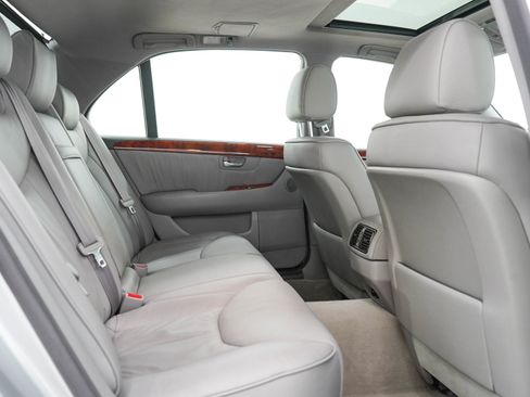 Used 2005 Lexus LS 430 RWD image 12