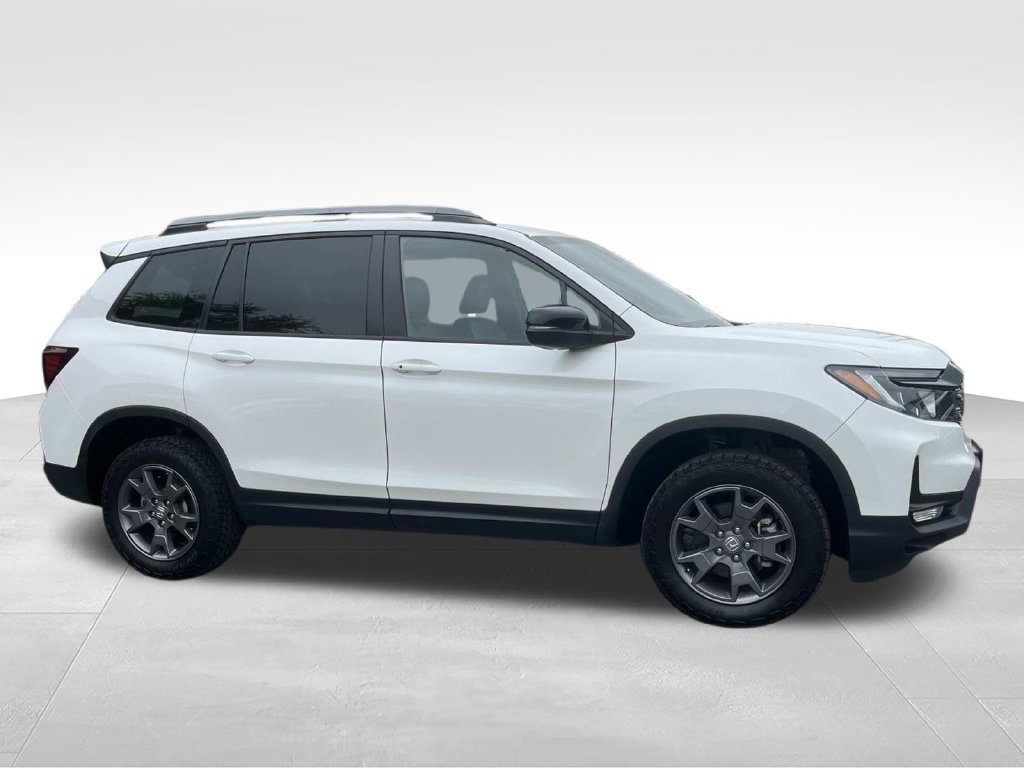 Used 2024 Honda Passport TrailSport image 2