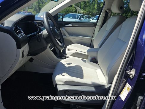 Used 2022 Volkswagen Tiguan SE FWD image 3