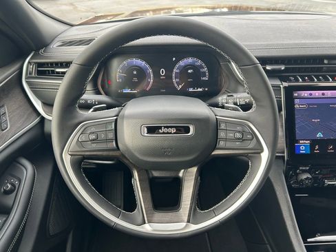 New 2025 Jeep Grand Cherokee Limited w/ Black Appearance Package AWD/4WD image 7