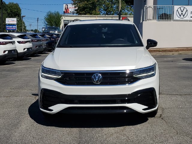 Certified 2024 Volkswagen Tiguan SE R-Line FWD image 2