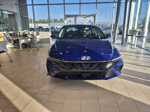New 2025 Hyundai Elantra Limited FWD image 2