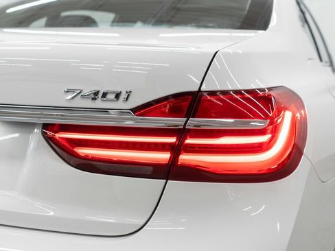 Used 2018 BMW 740i xDrive AWD/4WD image 55