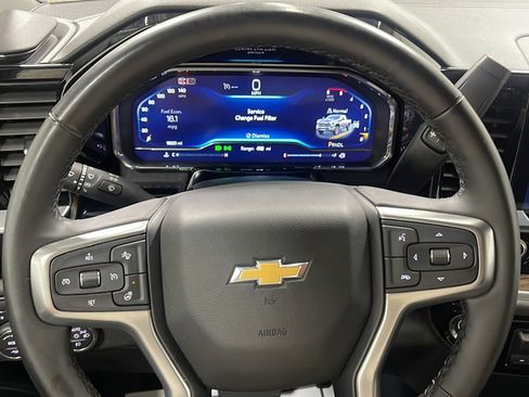 Used 2025 Chevrolet Silverado 2500 LT w/ Convenience Package AWD/4WD image 4