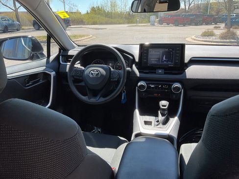 Used 2022 Toyota RAV4 LE AWD/4WD image 20