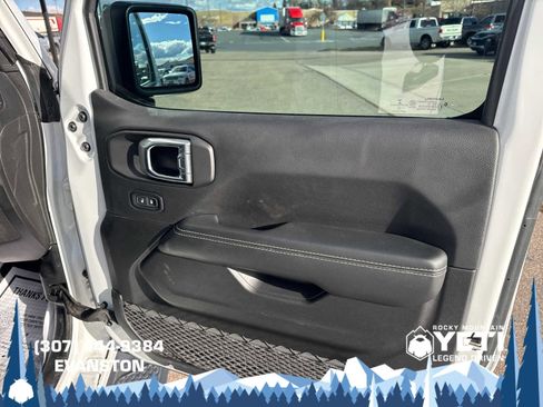 Used 2022 Jeep Gladiator Overland w/ Popular Equipment Package image 12