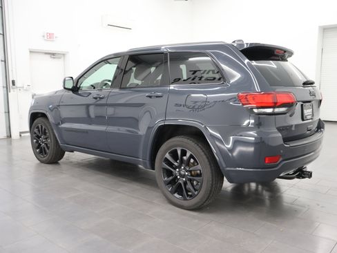 Used 2018 Jeep Grand Cherokee Altitude AWD/4WD image 6