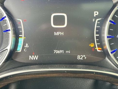 Used 2022 Chrysler Pacifica Limited AWD/4WD image 55