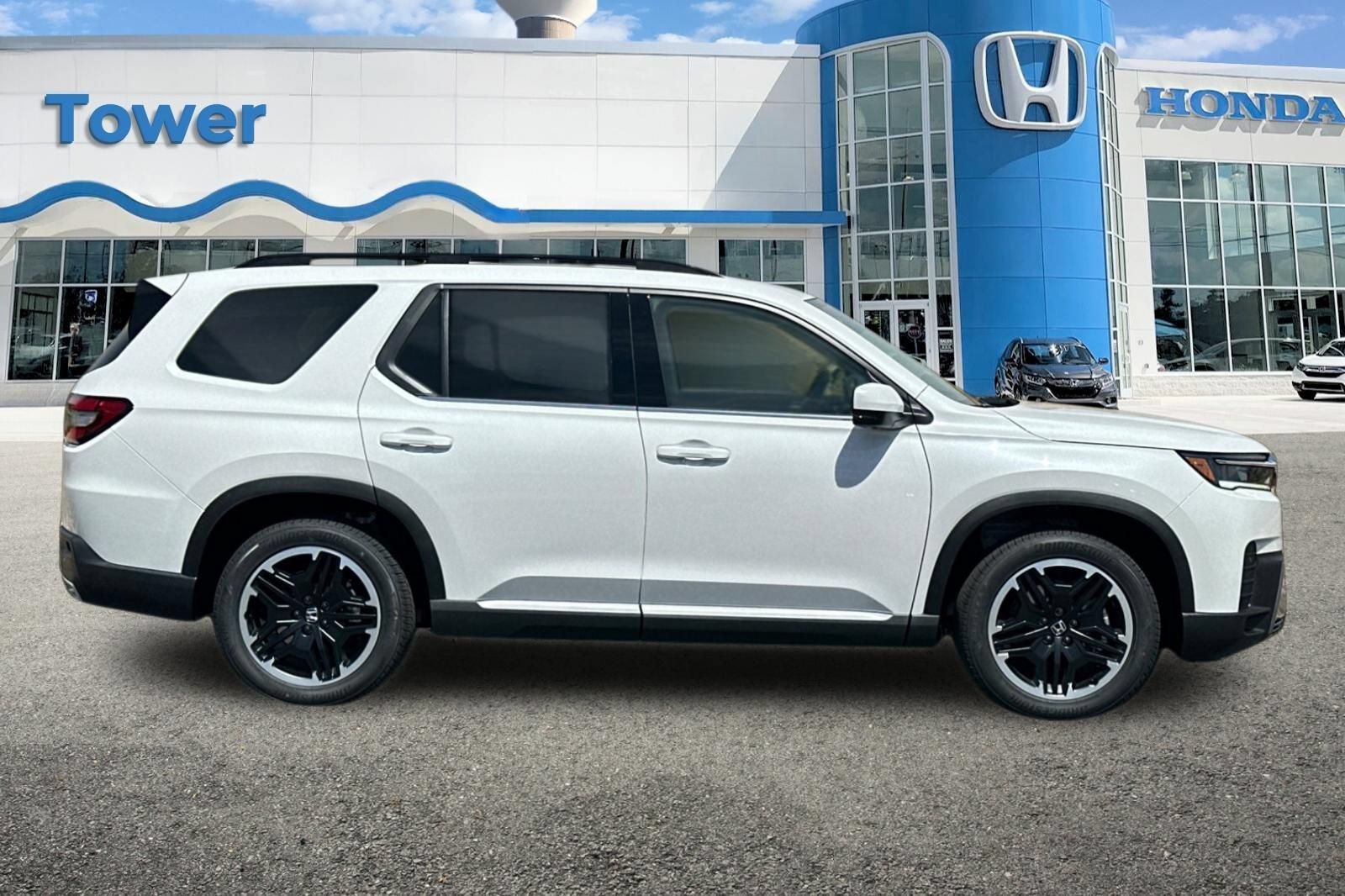 New 2026 Honda Pilot Touring image 3