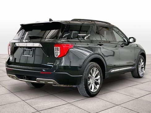 Certified 2022 Ford Explorer XLT w/ Equipment Group 202A AWD/4WD image 11
